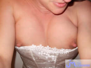 Photos de lingeries : En corset blanc