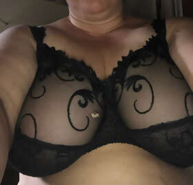 Photos de lingeries : Vive les gros seins