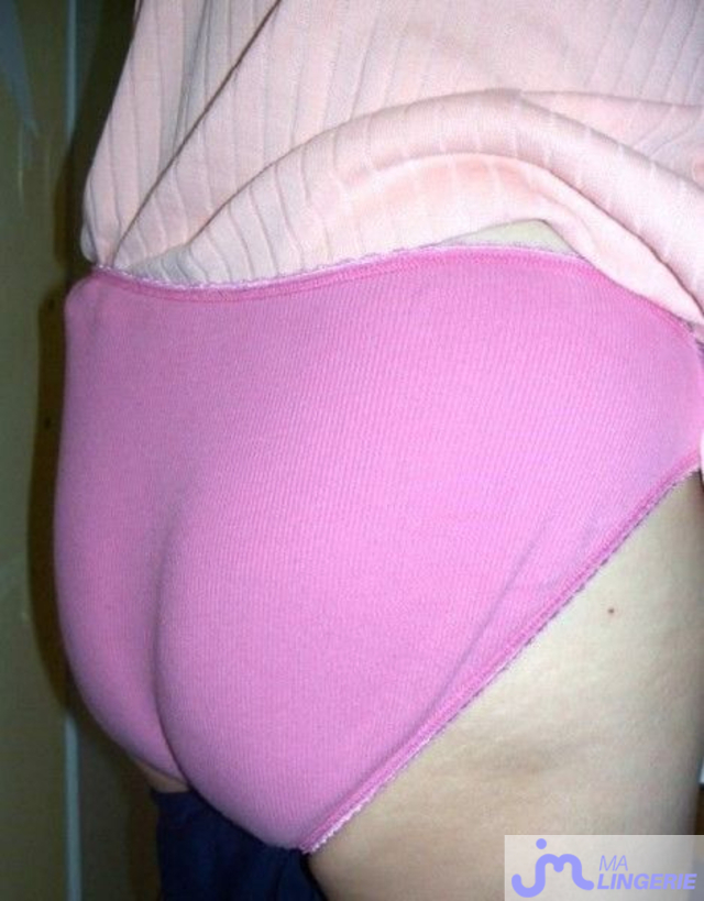 Photos de lingeries : PATRICIA SES FESSES EN CULOTTE 