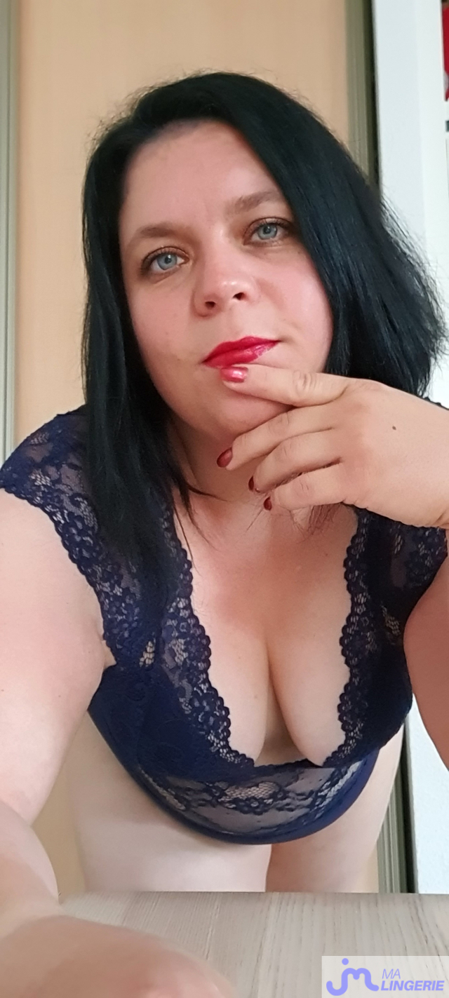 Photos de lingeries : Grasse mais sexy