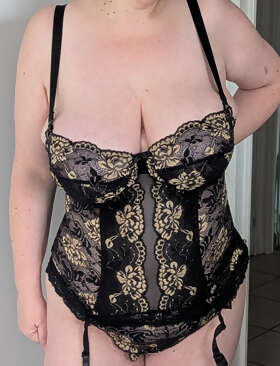 Photos de lingeries : Premier effeuillage 