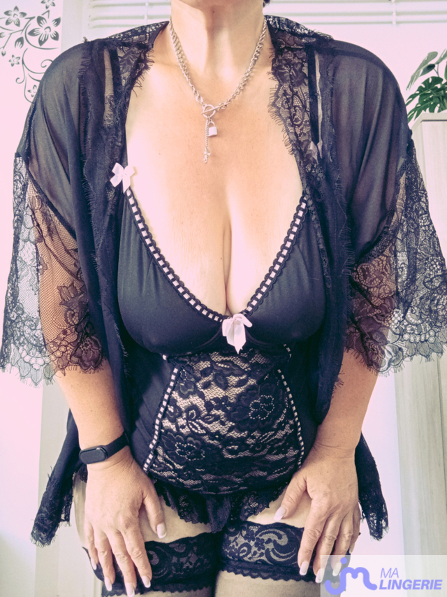 Photos de lingeries : Dentelles noires...