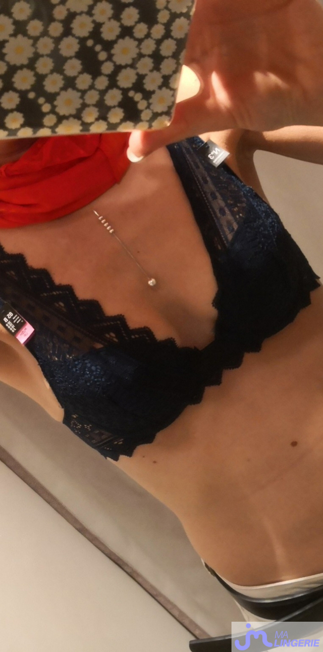 Photos de lingeries : Cabine essayage 