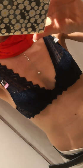 Photos de lingeries : Cabine essayage 