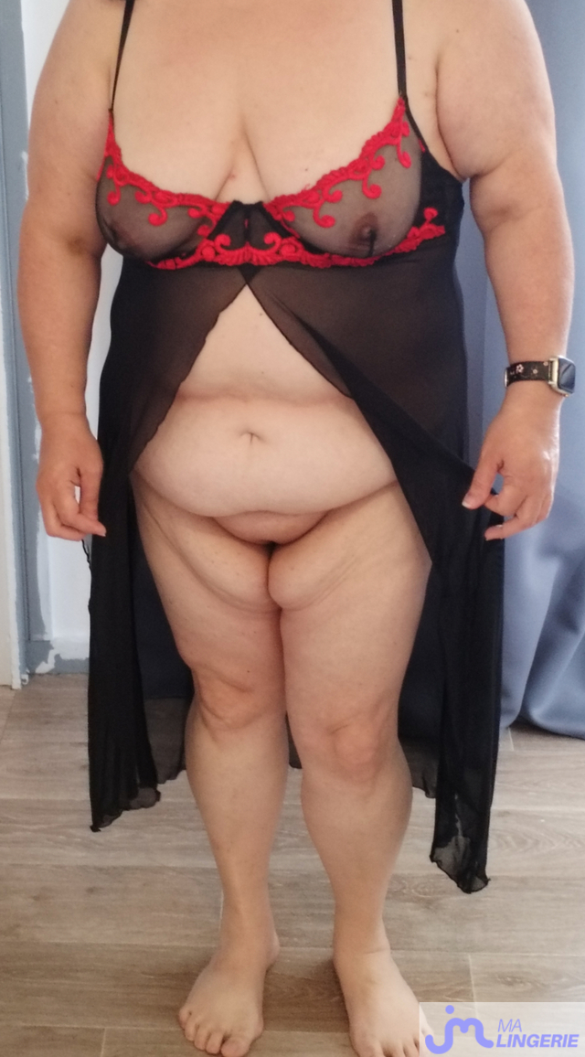 Photos de lingeries : Rose toujours pr&ecirc;te a seduire. 