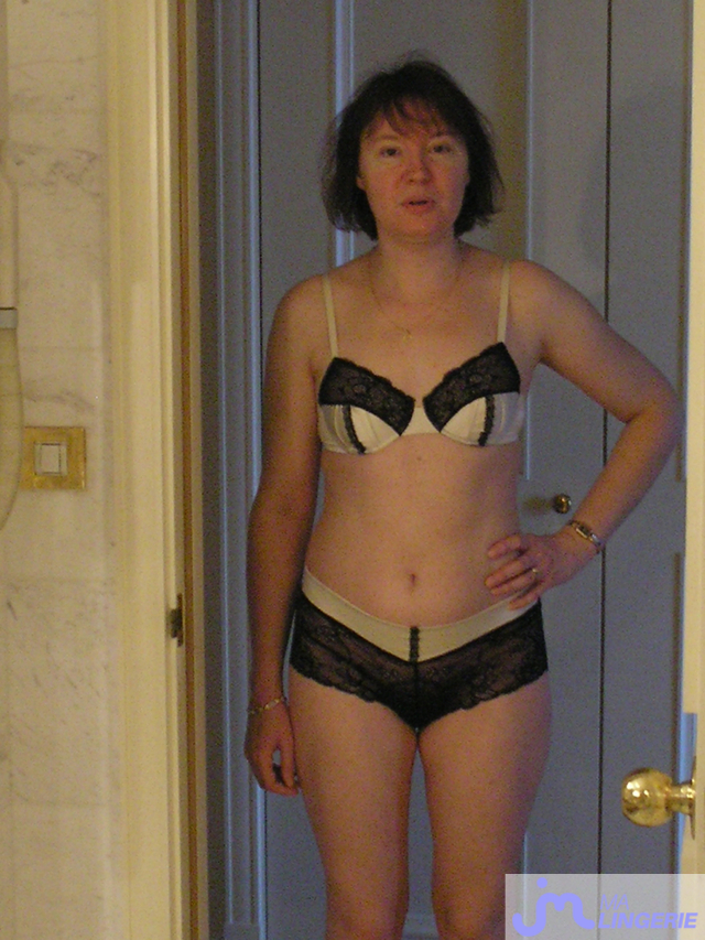 Photos de lingeries : un peu de lingerie