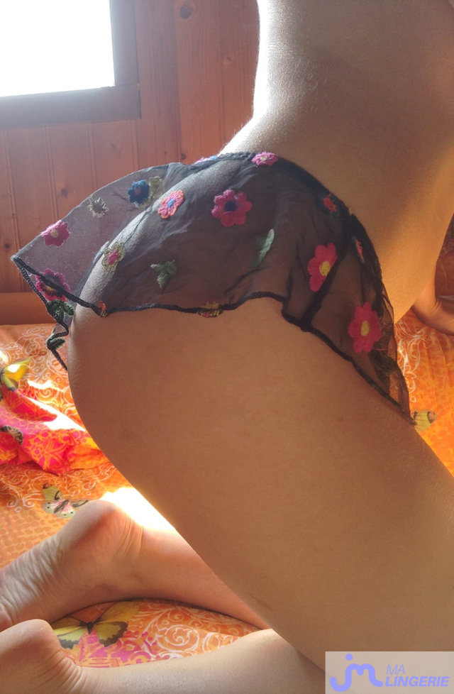 Photos de lingeries : Pour profiter du soleil...