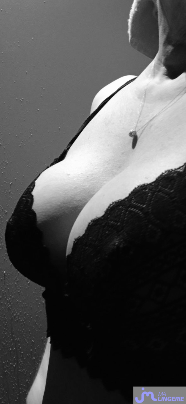 Photos de lingeries : Apr&egrave;s une bonne douche 