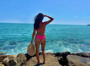 Photos de lingeries :     Le soleil caresse, la mer admire