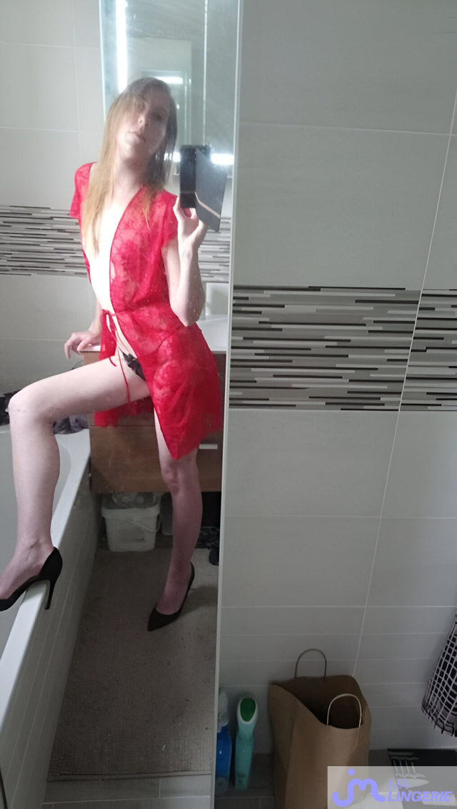 Photos de lingeries : En rouge et noir 