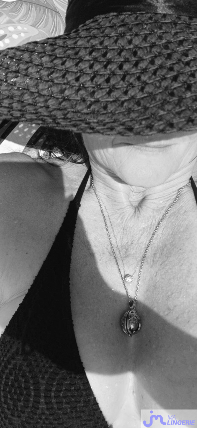 Photos de lingeries : La femme parfaite , irrempla&ccedil;able que je suis fier d&rsquo;aimer 