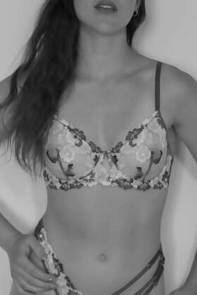 Photos de lingeries : S&eacute;ance artistique avec N