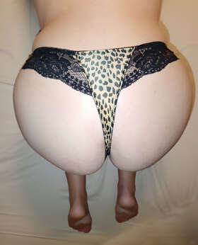 Photos de lingeries : 3 culottes 3 positions
